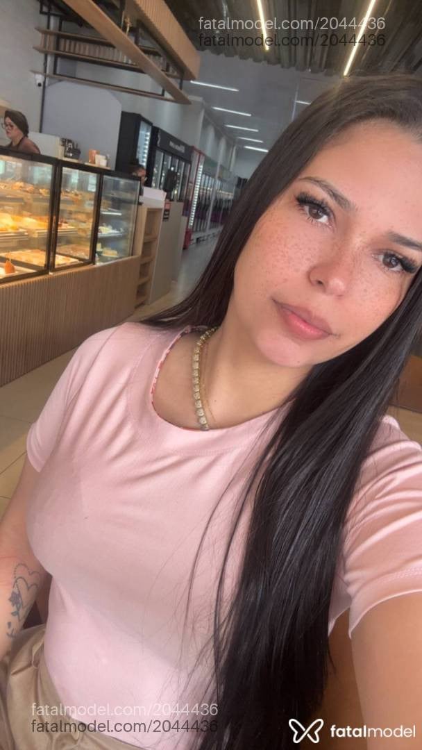 Acompanhante mulher com cabelo castanho de olhos castanhos - Juh