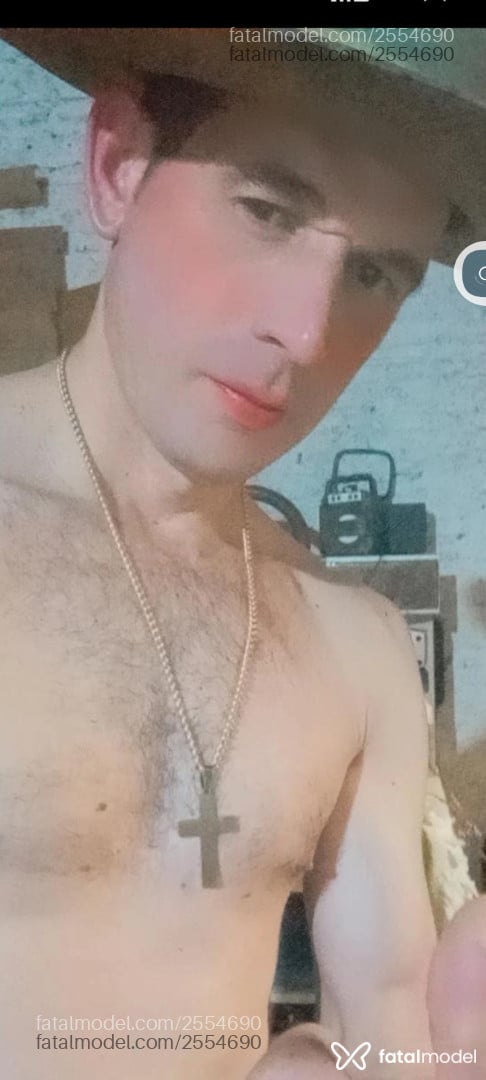 Acompanhante homem com cabelo castanho de olhos castanhos em Criciúma - Oliveira