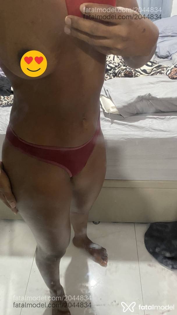 Acompanhante mulher com cabelo castanho de olhos pretos - Priscila Acompanhante mulher com cabelo castanho de olhos pretos - Priscila