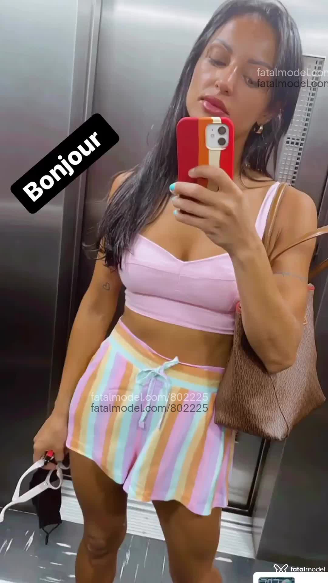 Acompanhante mulher com cabelo castanho de olhos mel em Passo Fundo Acompanhante mulher com cabelo castanho de olhos mel em Passo Fundo - Nina Cariúcha