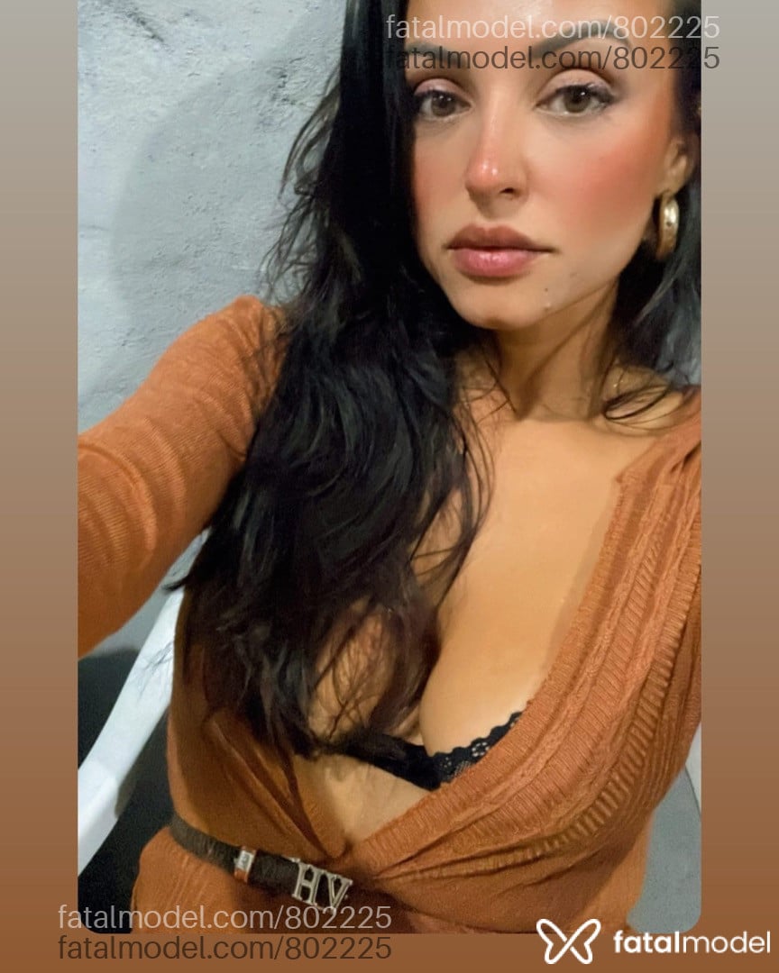 Acompanhante mulher com cabelo castanho de olhos mel em Passo Fundo Acompanhante mulher com cabelo castanho de olhos mel em Passo Fundo - Nina Cariúcha