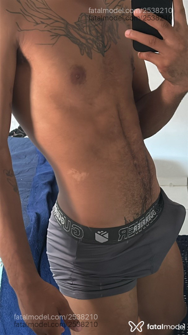Acompanhante homem morena (o) de olhos pretos em Virtual Acompanhante homem morena (o) de olhos pretos em Virtual - Vinny