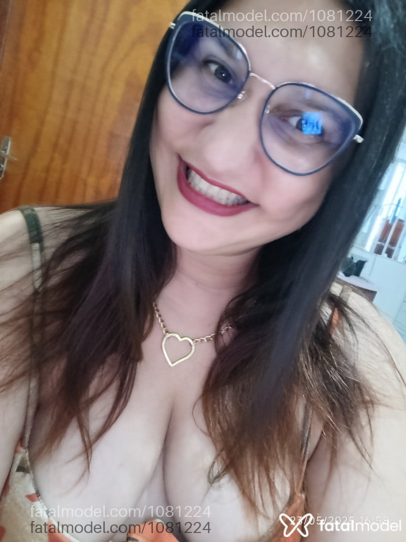 Acompanhante mulher trans com cabelo castanho de olhos mel em Mantena - Juju Babilon