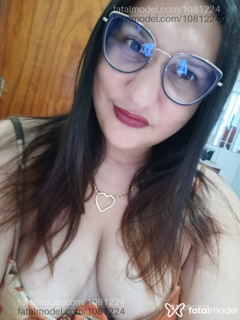 Acompanhante mulher trans com cabelo castanho de olhos mel em Mantena - Juju Babilon