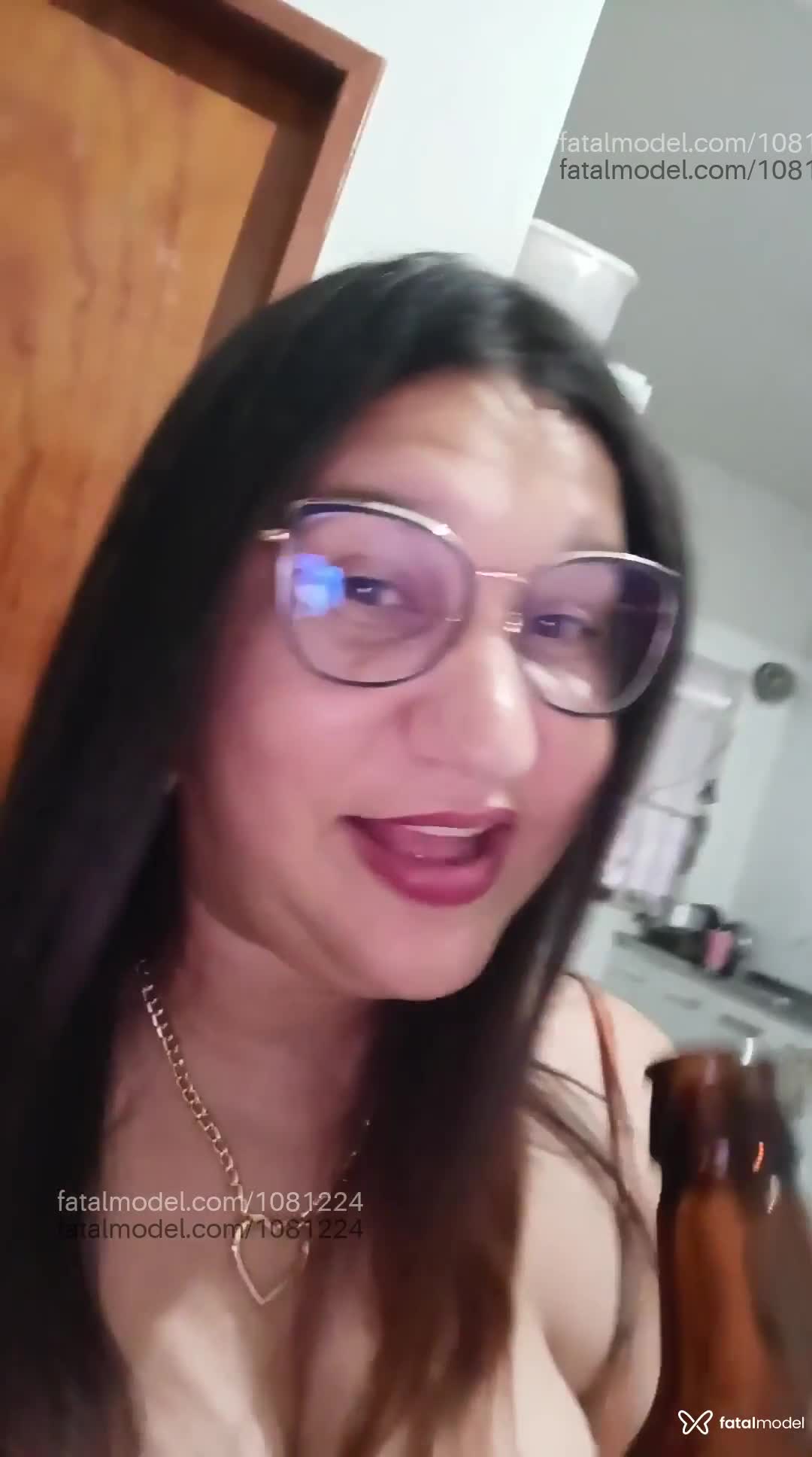 Acompanhante mulher trans com cabelo castanho de olhos mel em Mantena - Juju Babilon