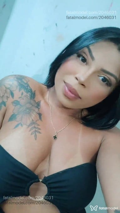 Acompanhante mulher com cabelo castanho de olhos castanhos em Balneário Camboriú - Tainá Salles