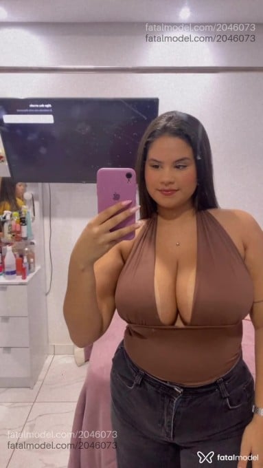 Acompanhante mulher com cabelo castanho de olhos castanhos em Gramado Acompanhante mulher com cabelo castanho de olhos castanhos em Gramado - Eduarda