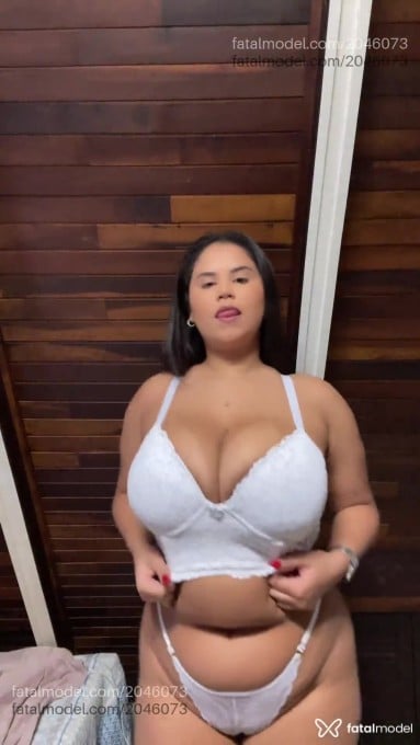 Acompanhante mulher com cabelo castanho de olhos castanhos em Gramado Acompanhante mulher com cabelo castanho de olhos castanhos em Gramado - Eduarda