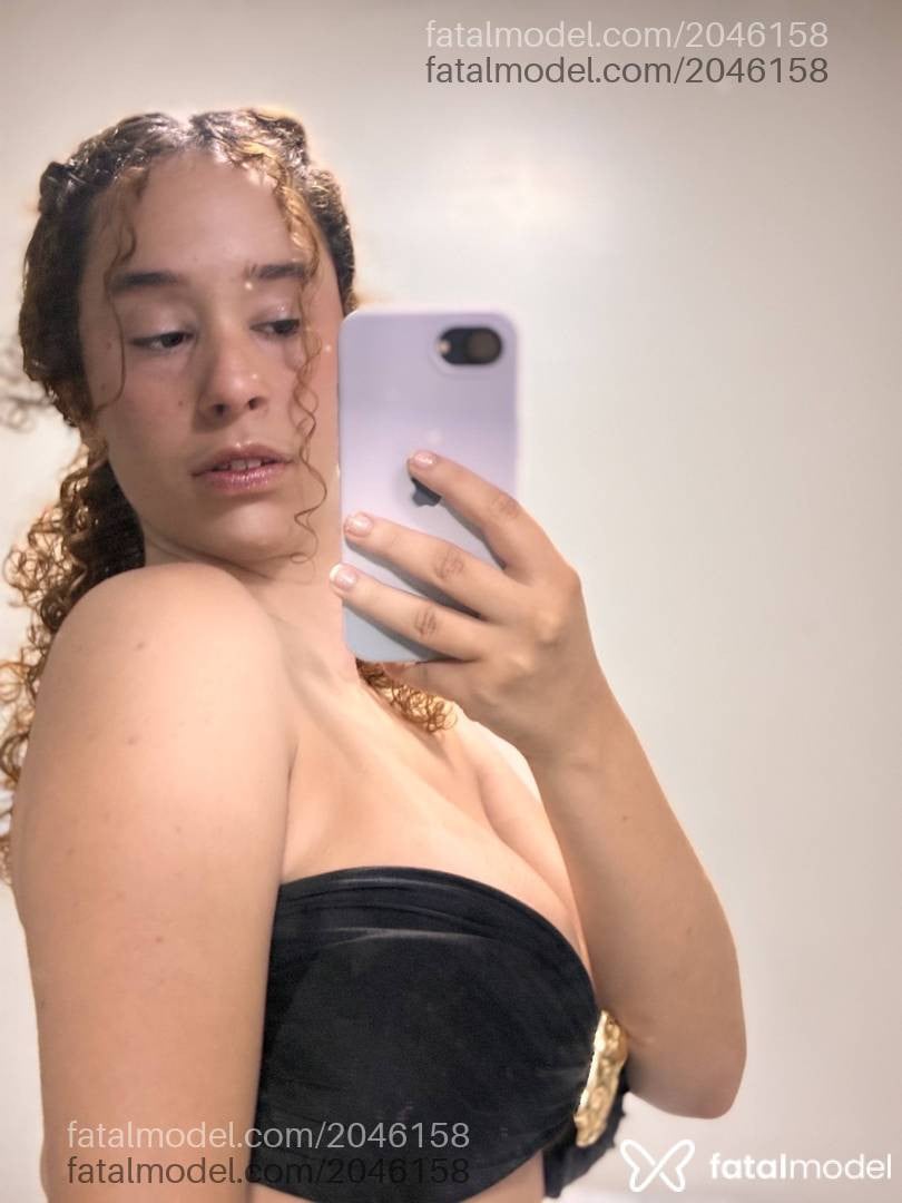 Acompanhante mulher ruiva (o) de olhos mel - Maya