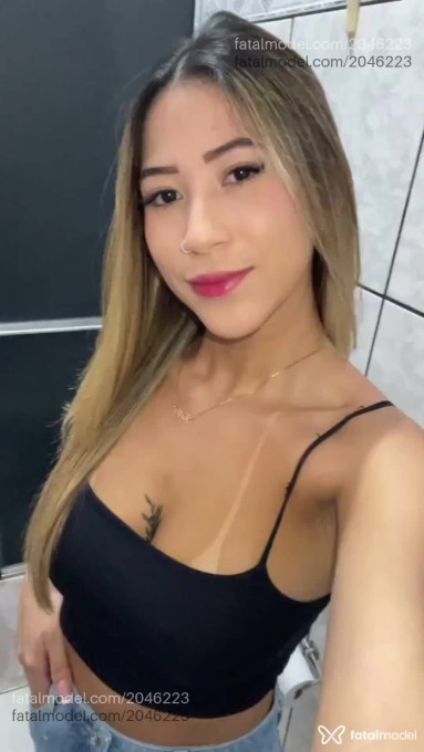 Acompanhante mulher com cabelo castanho de olhos castanhos - Giovana