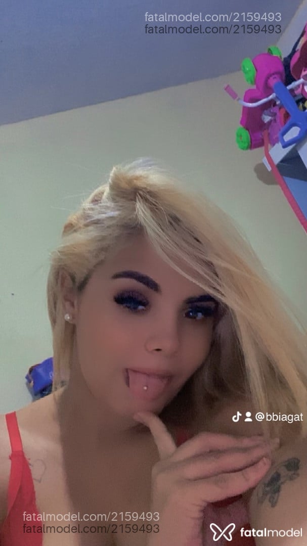 Acompanhante mulher loira (o) de olhos pretos em Virtual Acompanhante mulher loira (o) de olhos pretos em Virtual - Gatinhaaa