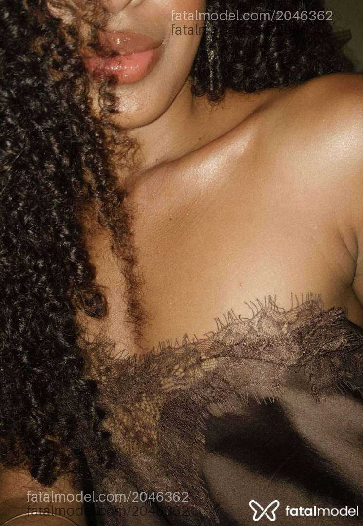 Acompanhante mulher com cabelo castanho de olhos pretos - ísis Junqueira