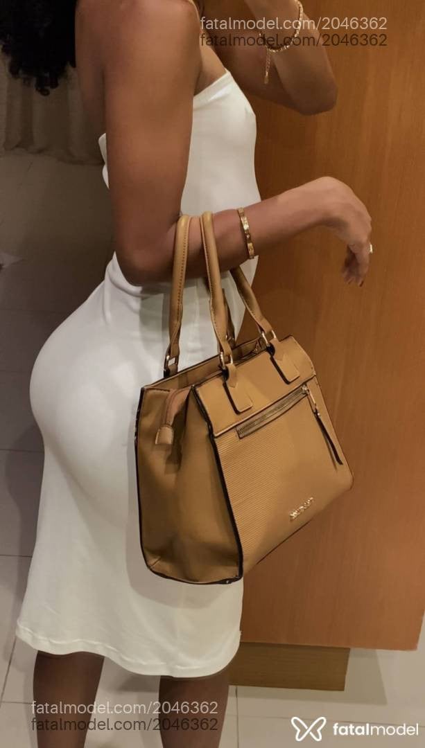 Acompanhante mulher com cabelo castanho de olhos pretos - ísis Junqueira