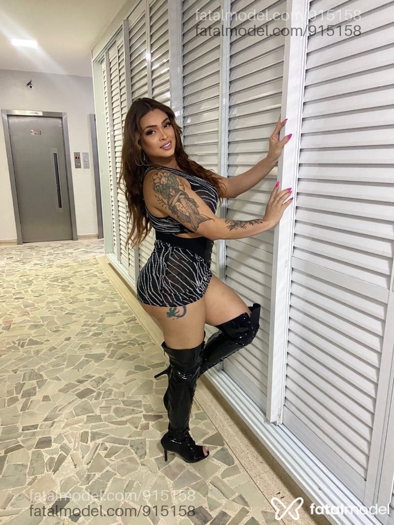 Acompanhante mulher trans morena (o) de olhos castanhos - Samantha Martins Acompanhante mulher trans morena (o) de olhos castanhos - Samantha Martins