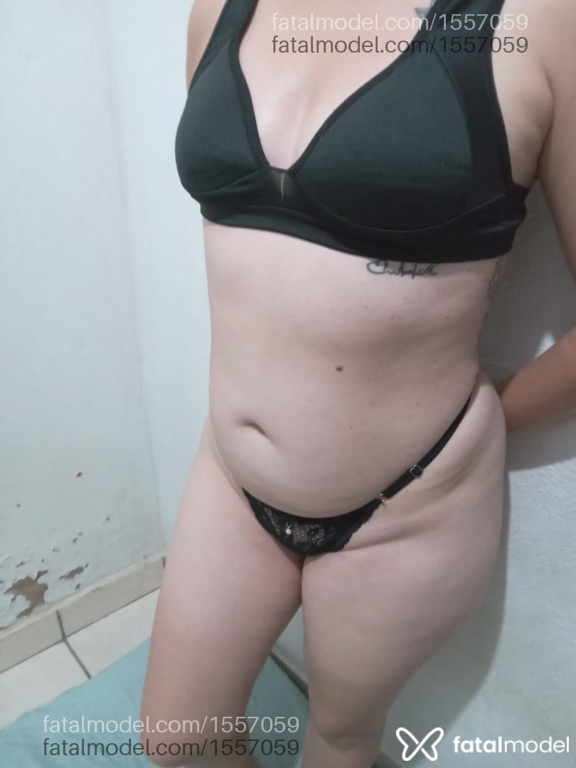 Acompanhante mulher com cabelo castanho de olhos castanhos - Scarlate Acompanhante mulher com cabelo castanho de olhos castanhos - Scarlate