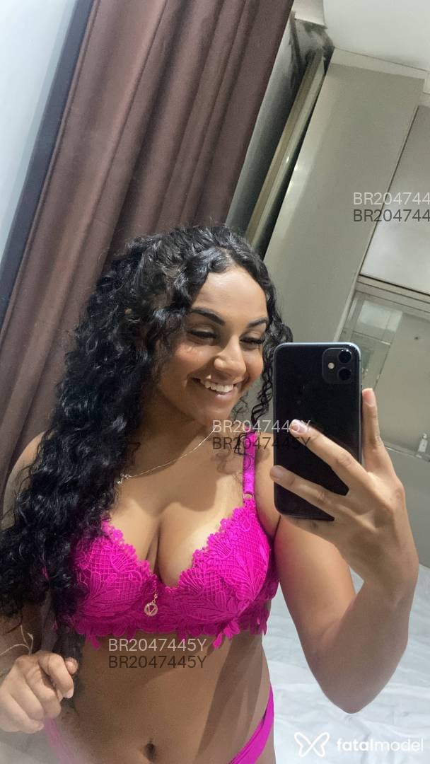 Acompanhante mulher morena (o) de olhos pretos em Guarujá - Isabela