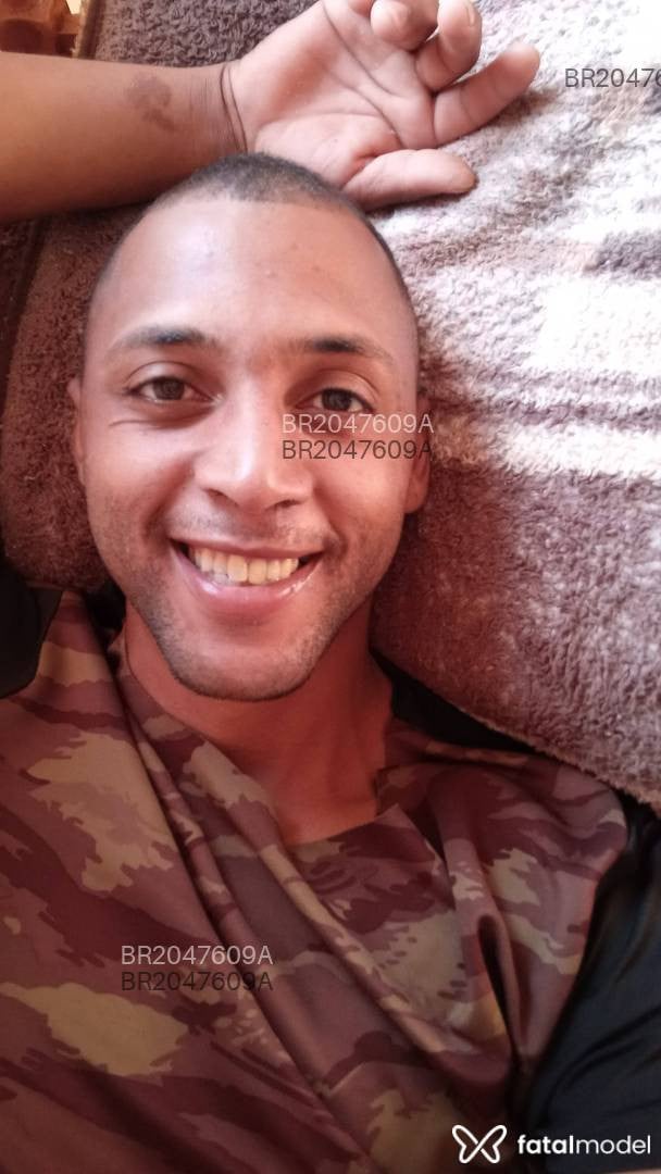 Acompanhante homem morena (o) de olhos castanhos em Salto Grande - Perkinson