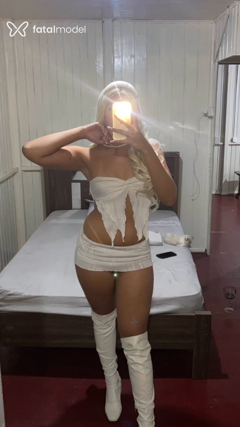 Acompanhante mulher trans loira (o) de olhos mel - Angel