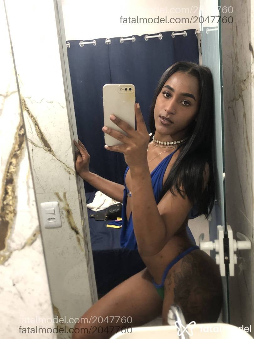 Acompanhante homem trans morena (o) de olhos pretos - Rafaela