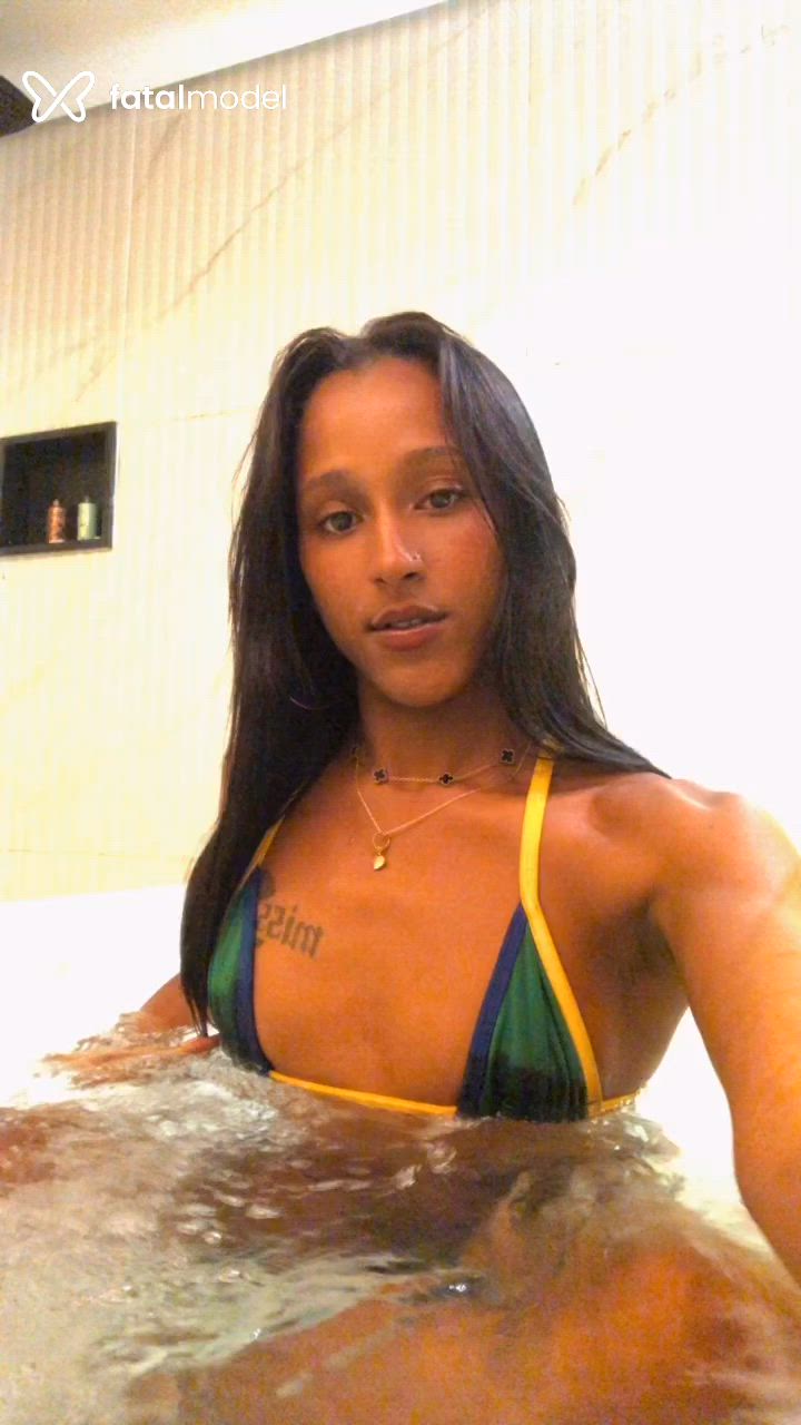 Acompanhante homem trans loira (o) de olhos pretos - Rafaela