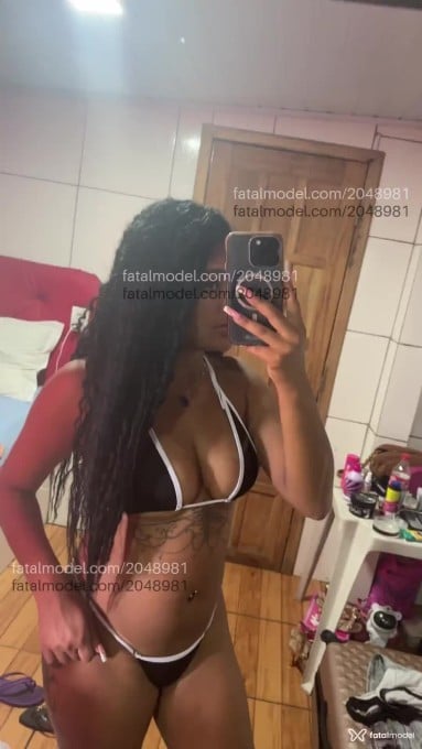 Acompanhante mulher morena (o) de olhos castanhos - Maya