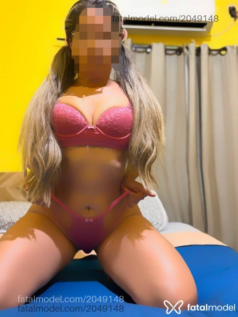 Acompanhante mulher loira (o) de olhos castanhos - Mia Monteiro