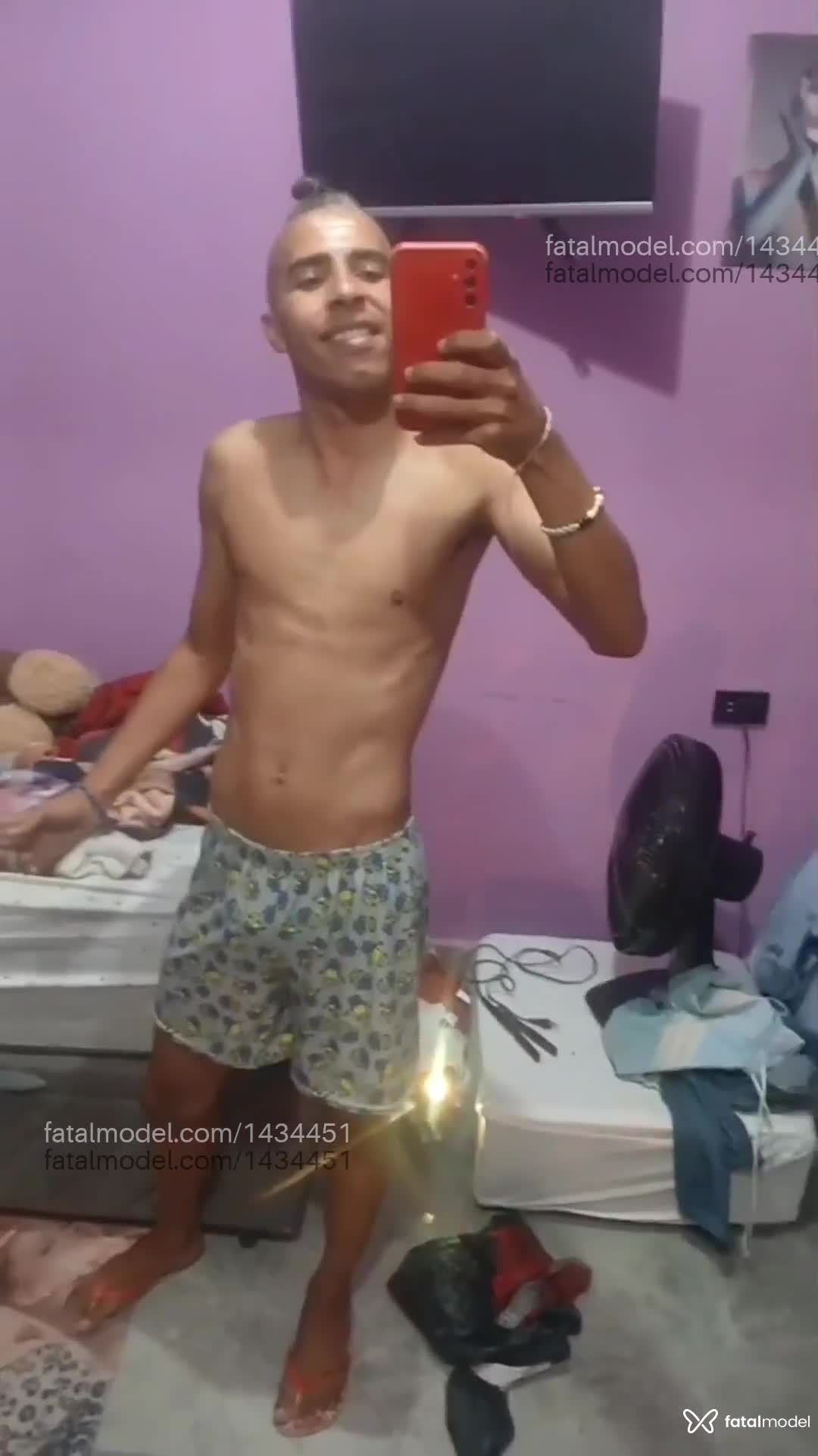 Acompanhante homem com cabelo castanho de olhos castanhos em São Paulo - Oriel hernandez