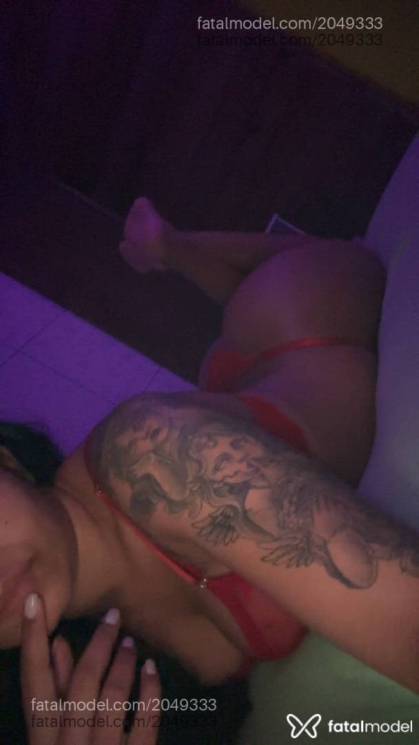Acompanhante mulher com cabelo castanho de olhos castanhos - Jade Oliveira