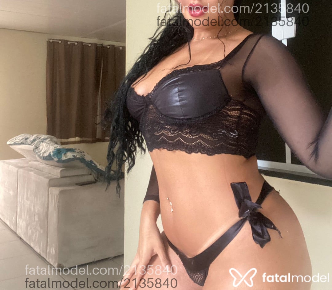 Acompanhante mulher com cabelo castanho de olhos castanhos - Vitória Acompanhante mulher com cabelo castanho de olhos castanhos - Vitória