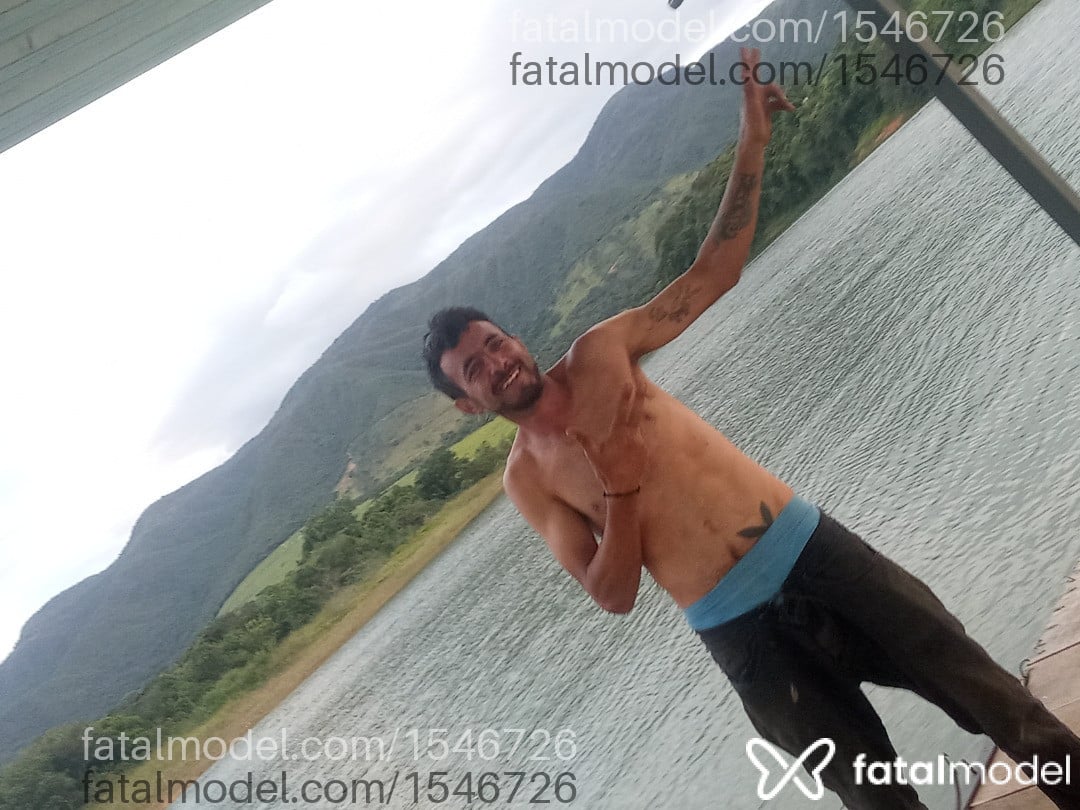 Acompanhante homem morena (o) de olhos pretos - Matheus