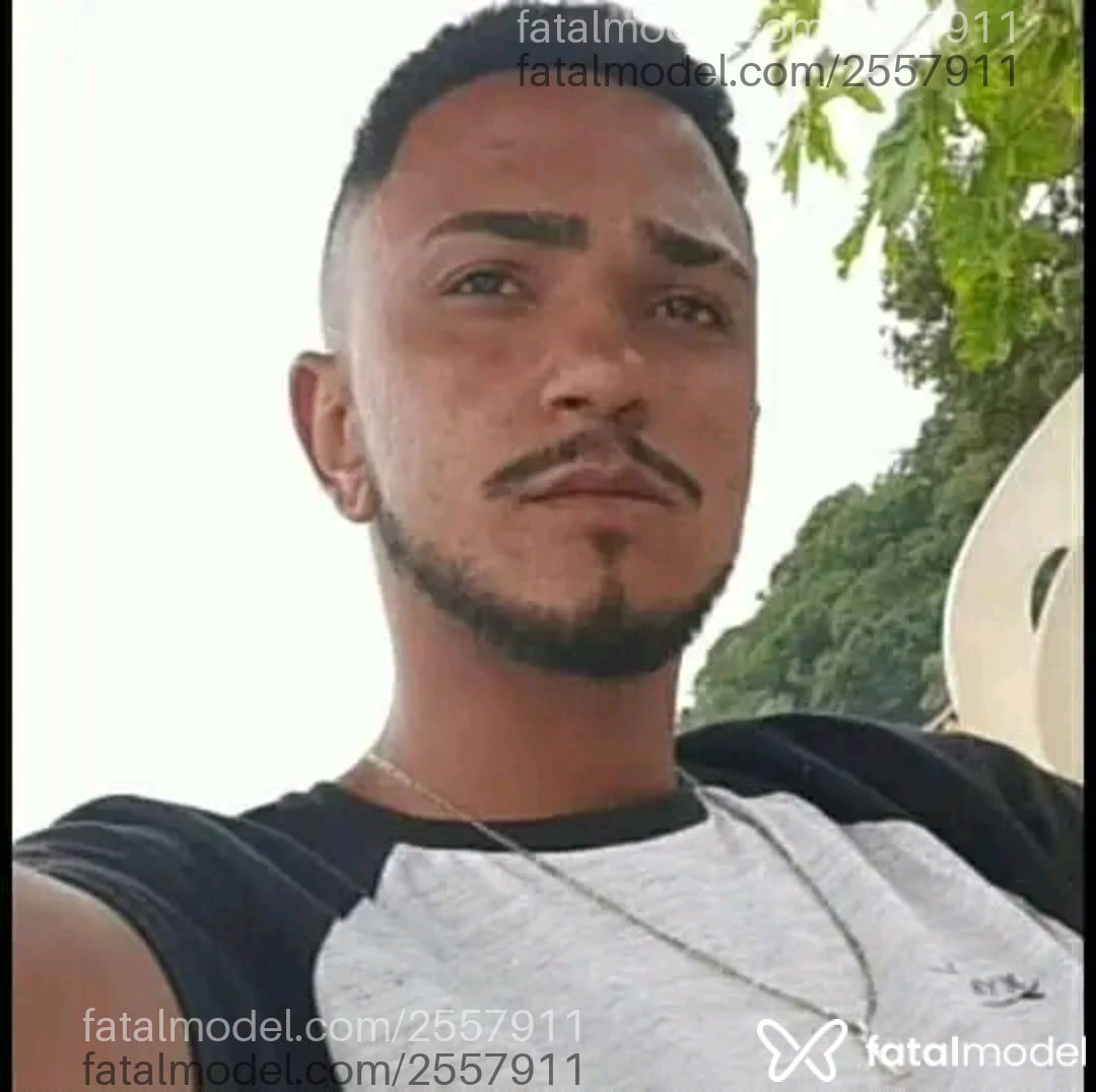 Acompanhante homem com cabelo castanho de olhos pretos em Belo Horizonte - Diego