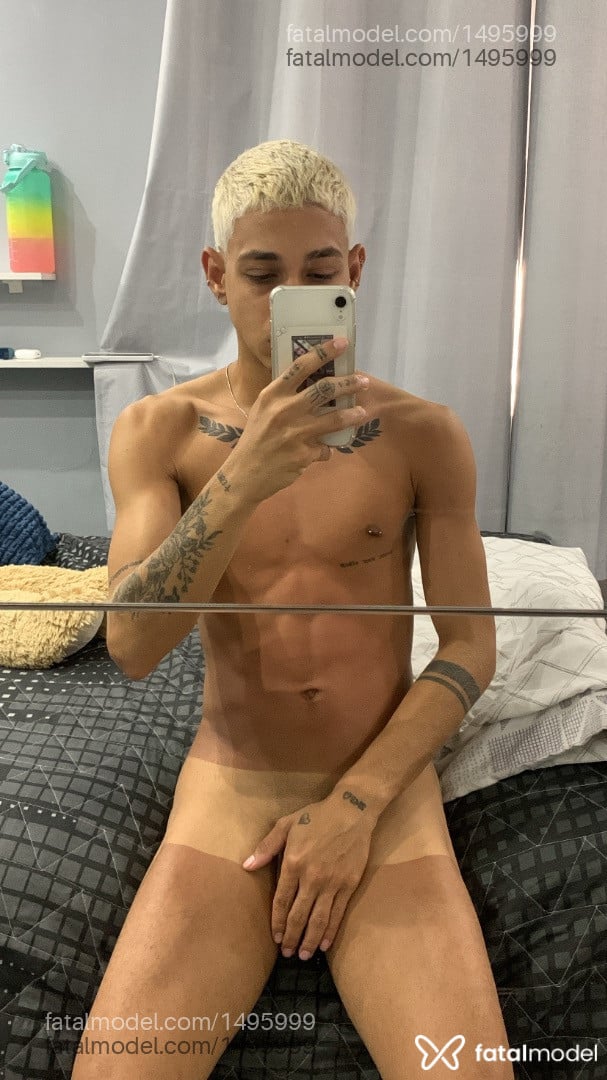 Acompanhante homem morena (o) de olhos castanhos em Duque de Caxias - Cardzx