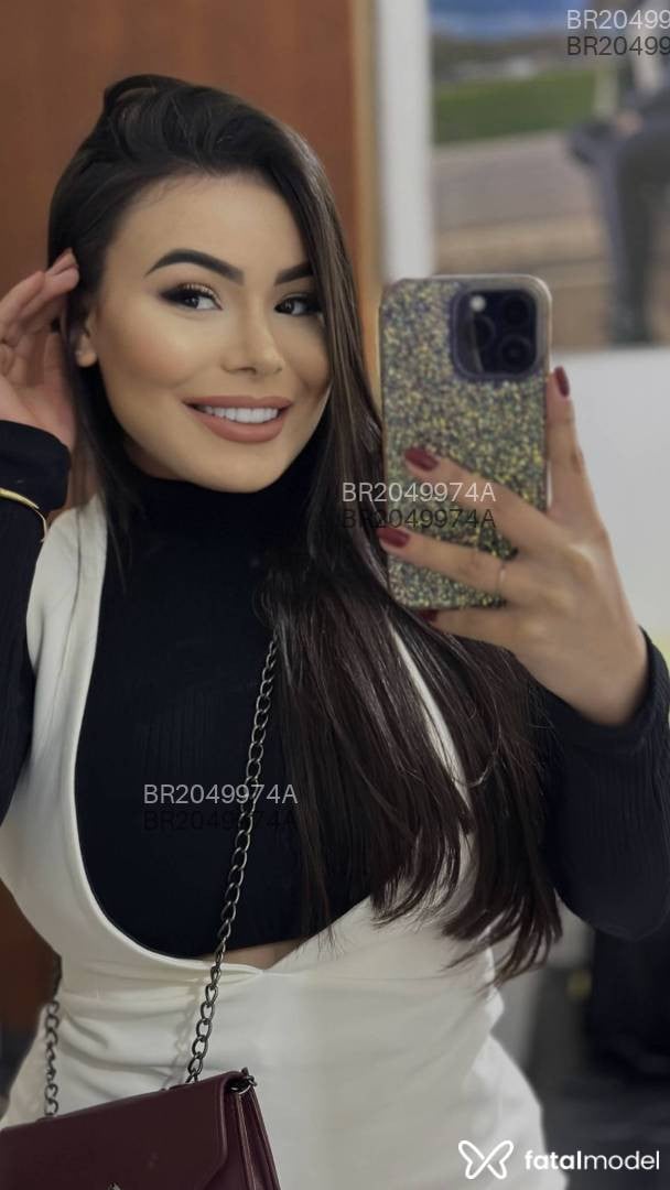 Acompanhante mulher com cabelo castanho de olhos pretos - Melyssa