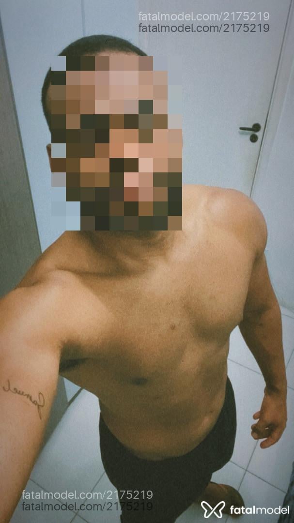 Acompanhante homem morena (o) de olhos pretos em Caucaia Acompanhante homem morena (o) de olhos pretos em Caucaia - Preto