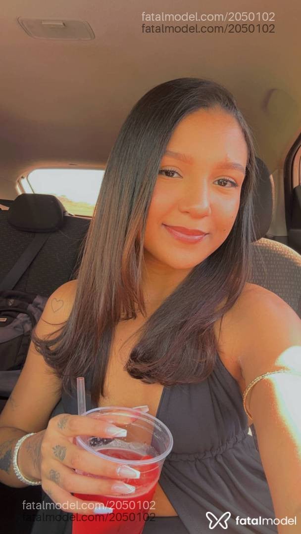Acompanhante mulher morena (o) de olhos castanhos - Lavínia Abravanel