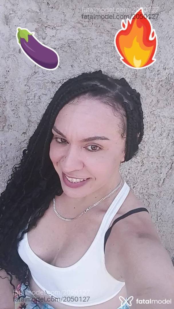 Acompanhante mulher trans com cabelo castanho de olhos mel - Ge Rodriguez