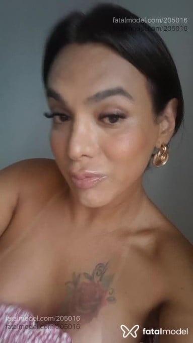 Acompanhante mulher trans com cabelo castanho de olhos castanhos em Blumenau - Luana Fernandes
