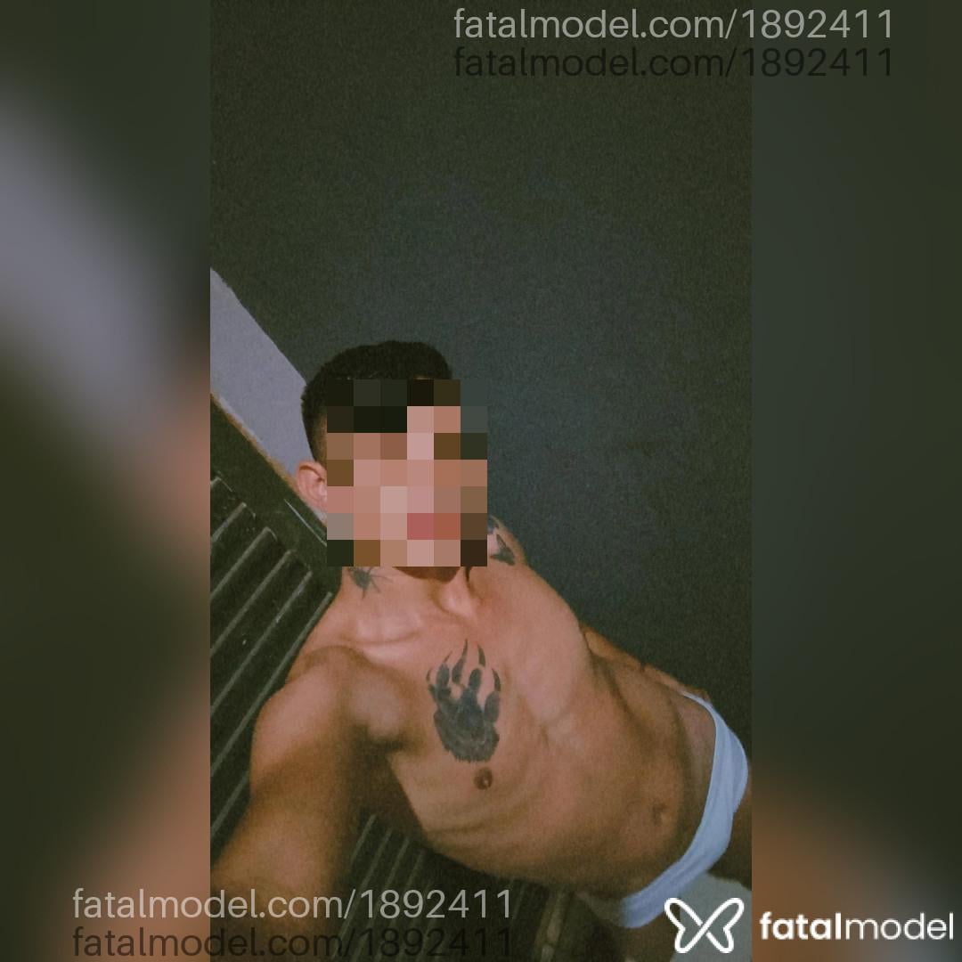 Acompanhante homem com cabelo castanho de olhos castanhos - Yolaus weckner Acompanhante homem com cabelo castanho de olhos castanhos - Yolaus weckner