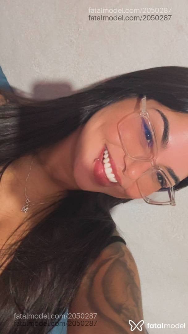 Acompanhante mulher morena (o) de olhos pretos - Fernanda