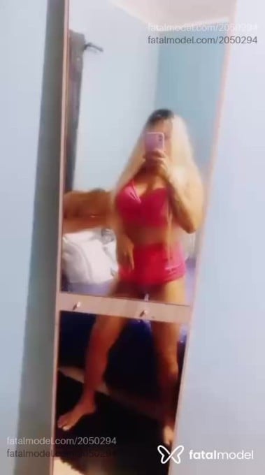 Acompanhante mulher loira (o) de olhos mel - Yanca Mattos Acompanhante mulher loira (o) de olhos mel - Yanca Mattos