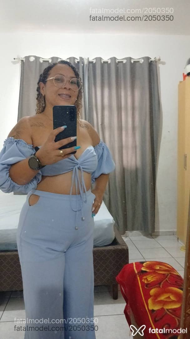 Acompanhante mulher morena (o) de olhos mel - Criss Acompanhante mulher morena (o) de olhos mel - Criss