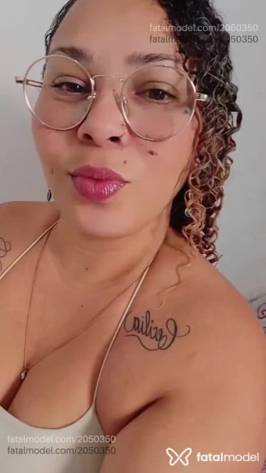 Acompanhante mulher morena (o) de olhos mel em Barra Velha Acompanhante mulher morena (o) de olhos mel em Barra Velha - Criss