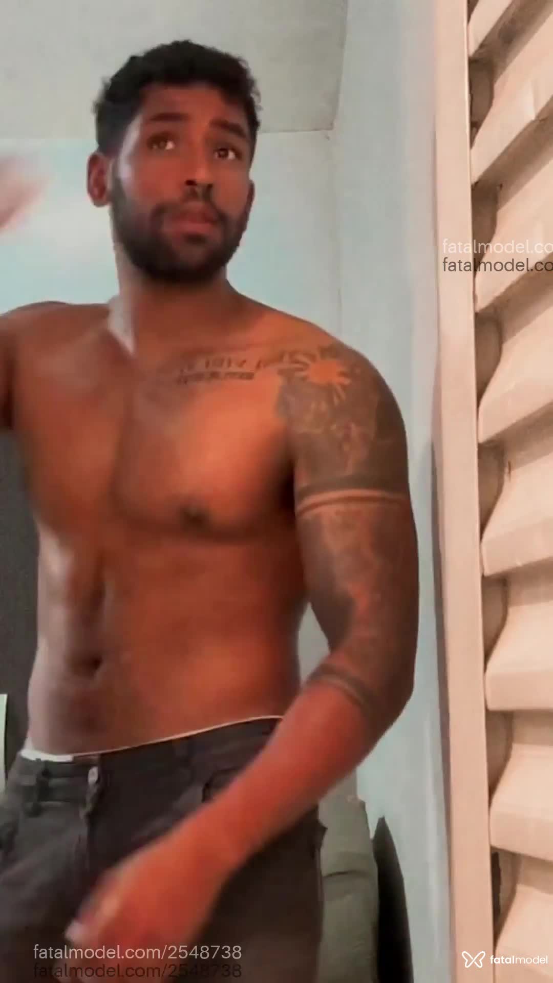 Acompanhante homem morena (o) de olhos pretos em Curitiba - Douglas Borges