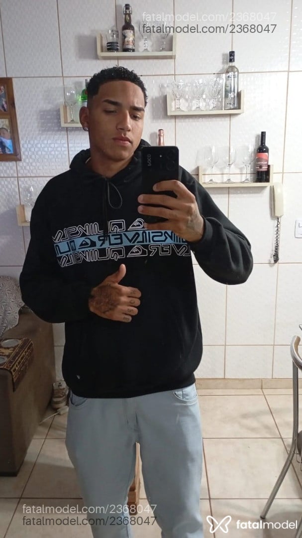 Acompanhante homem loira (o) de olhos castanhos - Jeverton Dias Acompanhante homem loira (o) de olhos castanhos - Jeverton Dias