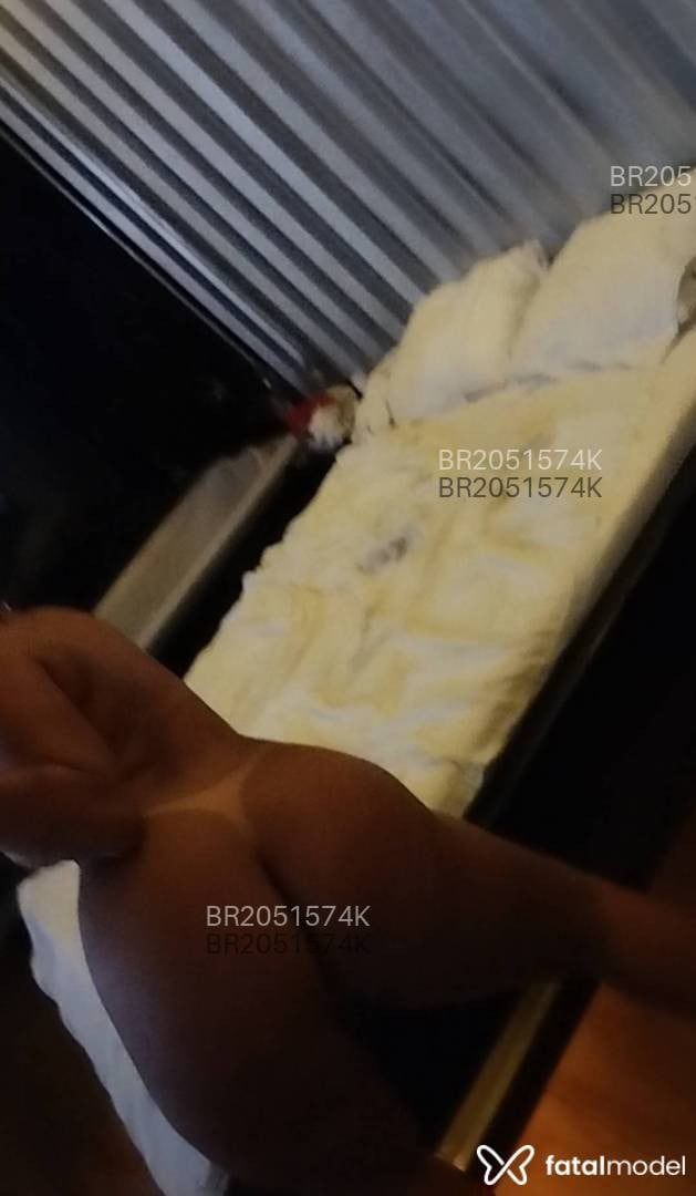 Acompanhante mulher morena (o) de olhos pretos - Vivi Ferraz Acompanhante mulher morena (o) de olhos pretos - Vivi Ferraz