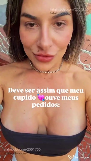 Acompanhante mulher loira (o) de olhos pretos - Mayara