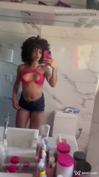 Acompanhante mulher morena (o) de olhos castanhos em Passo Fundo Acompanhante mulher morena (o) de olhos castanhos em Passo Fundo - Faaby