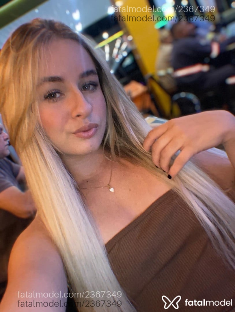 Acompanhante mulher loira (o) de olhos azuis - Maitê