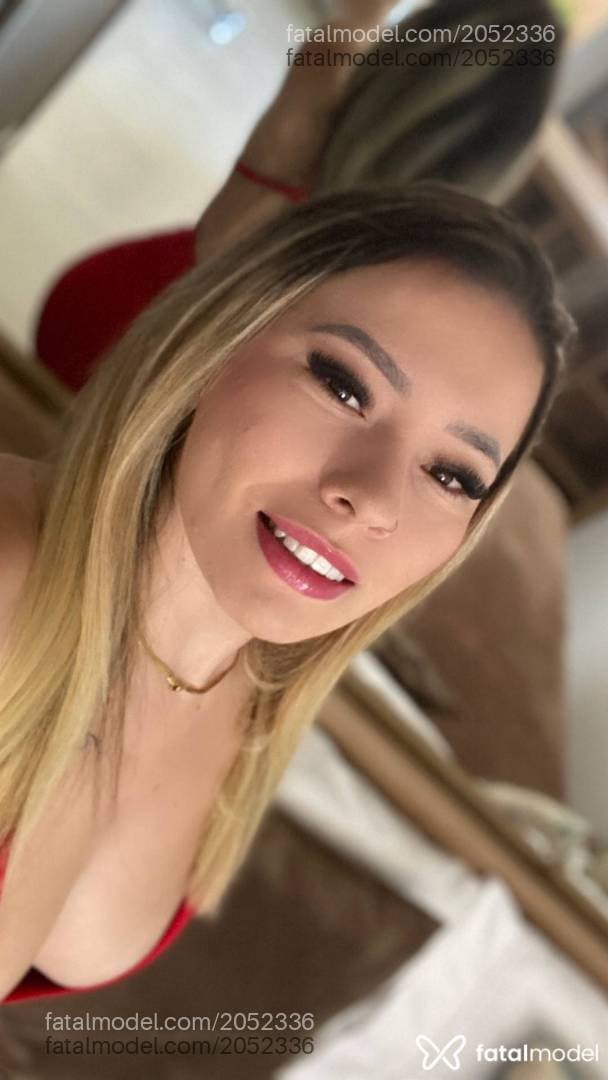 Acompanhante mulher loira (o) de olhos castanhos - ísis ávilla