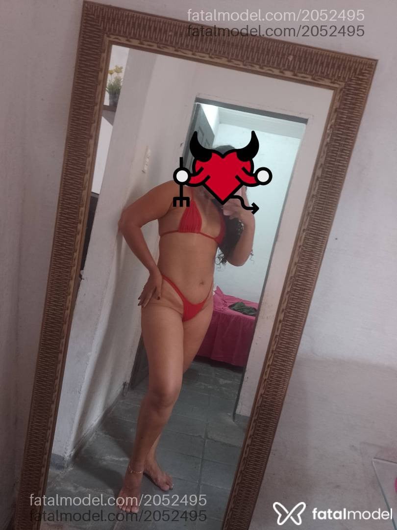Acompanhante mulher com cabelo castanho de olhos castanhos - Kaah Almeida